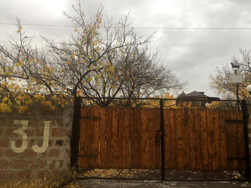 Three Jugs B&B Jrvezh Exterior foto